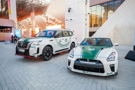 Polizeiautos aus Dubai bei der Expo2020 ausgestellt.