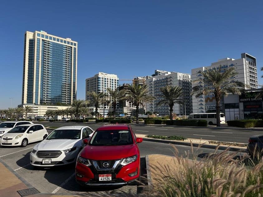 Gebäude im Dubailand Residence Complex, einem neuen Wohngebiet.