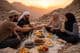 Sonnenuntergangs-Iftar in der Bergstille
