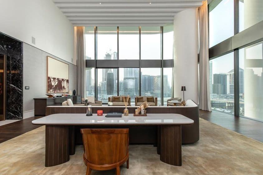 Modernes Apartment-Innendesign in Dubai.