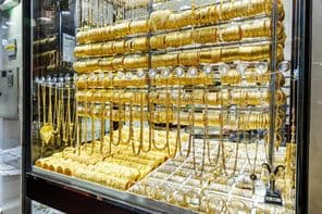 Goldgeschäftsauslage auf dem Goldmarkt, Stadt Dubai.