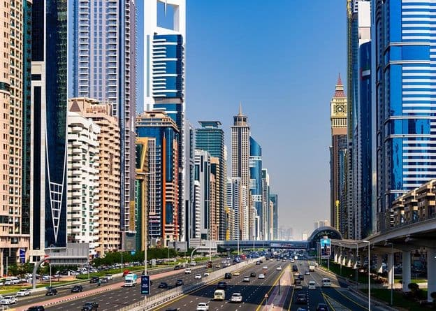 Dubai, Wolkenkratzer in der Innenstadt und Sheikh Zayed Road.