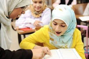 Kinder in einem Schulklassenzimmer