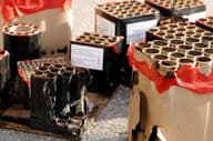 Abfall von abgebrannten Feuerwerkskörpern