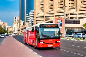 Öffentliches Verkehrsmittel Bus in Dubai