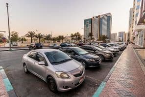 Parkplatz im Stadtzentrum von Abu Dhabi