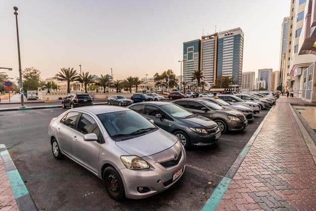Parkplatz im Stadtzentrum von Abu Dhabi