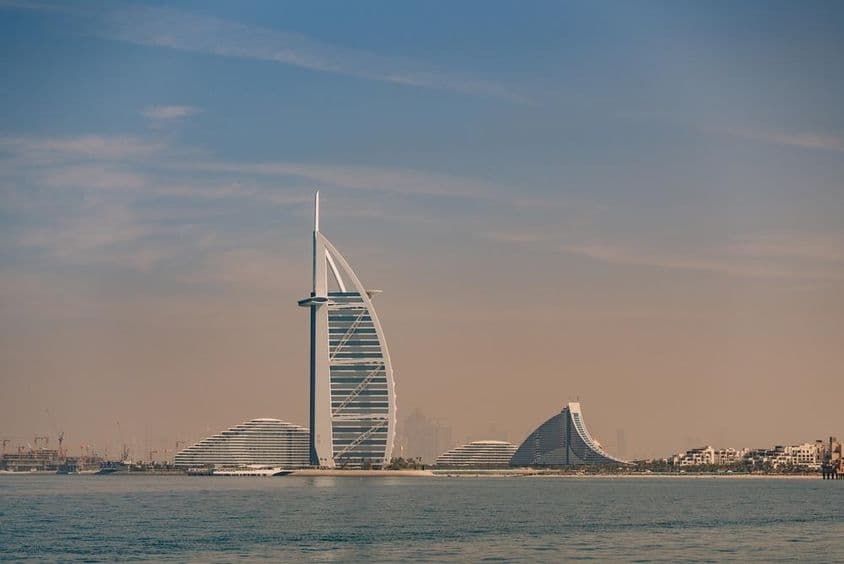 Das Burj Al Arab Hotel im modernen Dubai