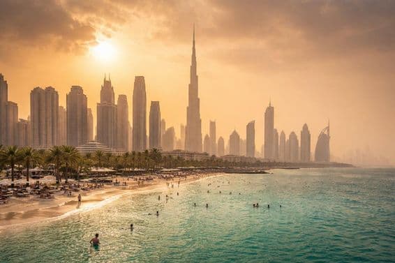 Heißer und feuchter Dubai Skyline