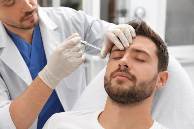 Diskrete männliche Gesichtsbehandlung