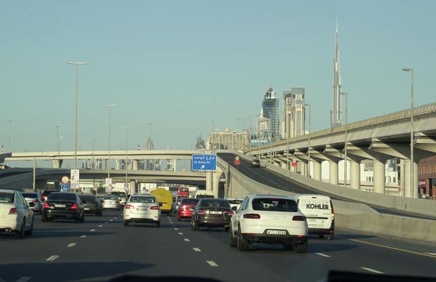 Verkehrsstau während der Stoßzeit in Dubai