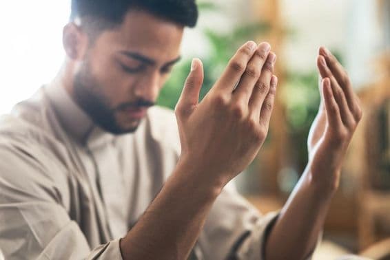 Muslimischer Mann beim Gebet
