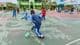 Grundschüler spielen Fußball