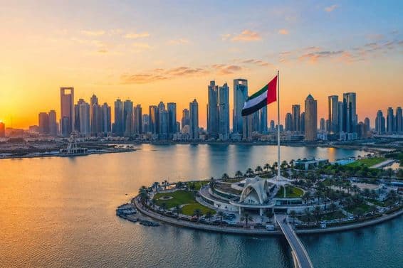 Sharjahs industrielle Entwicklung bei Sonnenuntergang