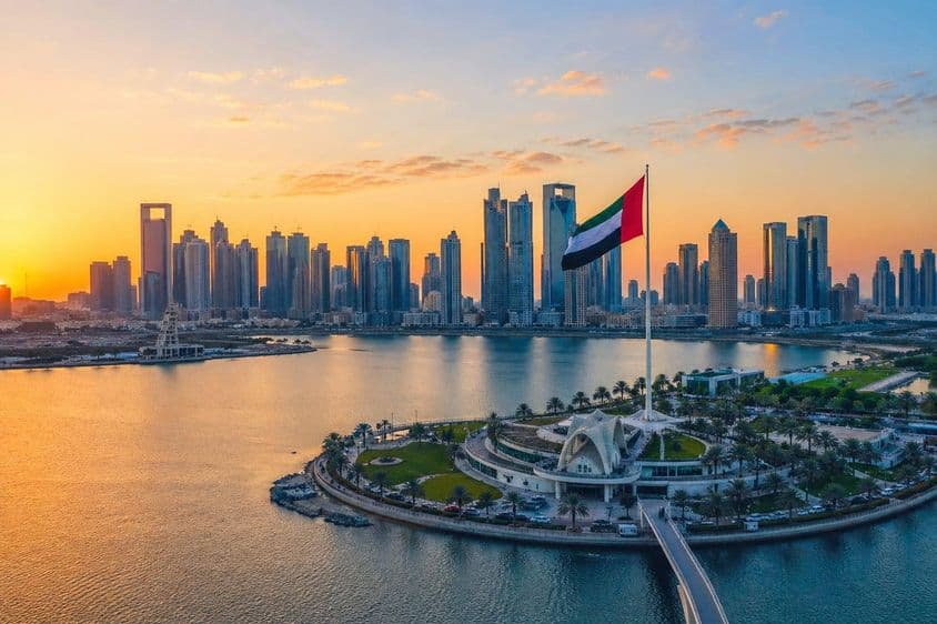 Sharjahs industrielle Entwicklung bei Sonnenuntergang