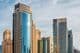 Wohngebäude und Hotels in Wolkenkratzern um Dubai Marina.