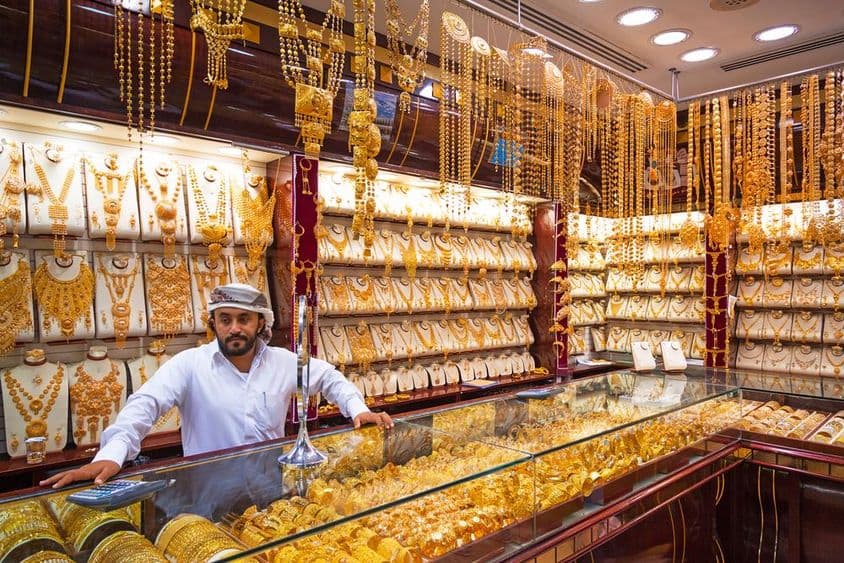 Gold im berühmten Gold Souk auf dem Dubai Deira Markt