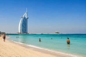Dubai Strandseite Sonntag