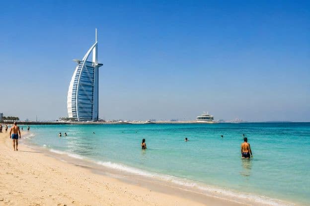 Dubai Strandseite Sonntag