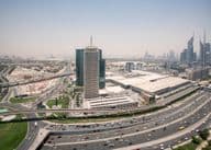 Dubai World Trade Centre, Vordergrund mit Sheikh Zayed Road
