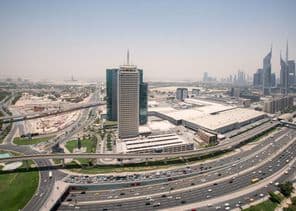 Dubai World Trade Centre, Vordergrund mit Sheikh Zayed Road