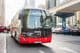 Volvo-Bus fährt in Dubai.