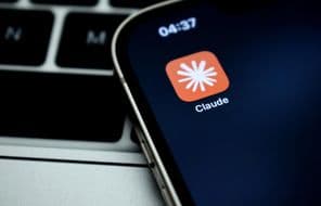 Das Claude-App-Symbol sichtbar auf einem iPhone.