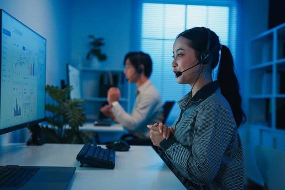 Generation Z asiatisches junges Callcenter-Team