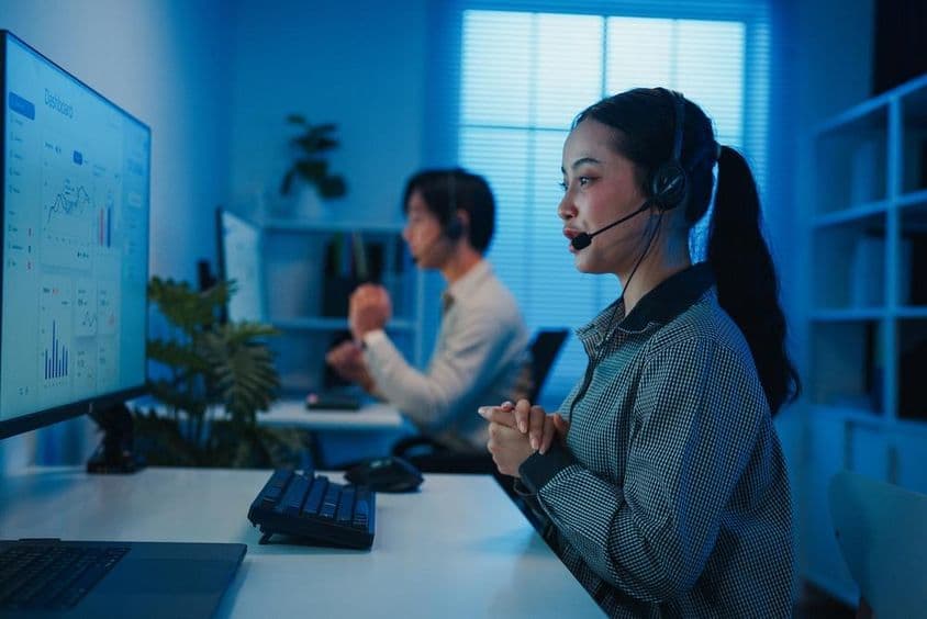 Generation Z asiatisches junges Callcenter-Team
