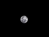 Mikro-Vollmond am Himmel