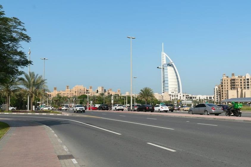 Die Kreuzung von Umm Suqeim und Jumeira Street in Dubai.