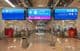 Abflugtafel am internationalen Flughafen Dubai